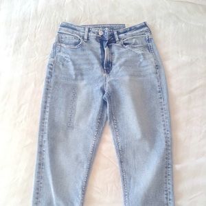 American eagle Mom Jean size 2 regular